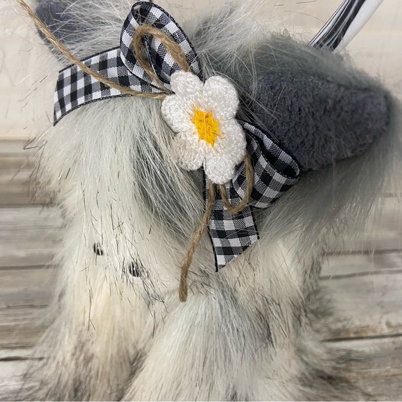Highland Cow Coo Gnome White Multicolor Faux Fur Handmade Gingham Bow Flower - Picture 9 of 11